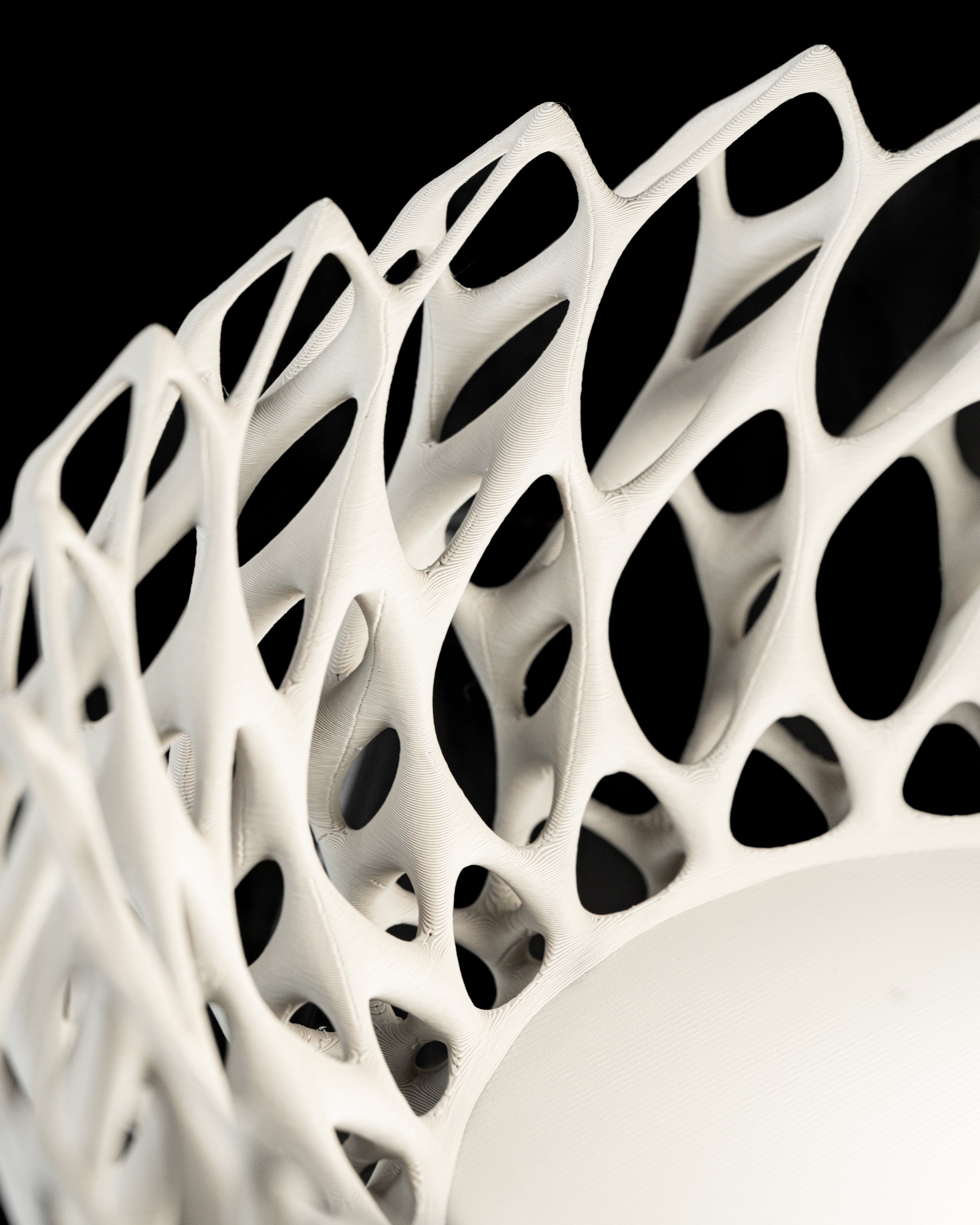 Twisted Catch-all Bowl – Verzierte Moderne Aufbewahrung