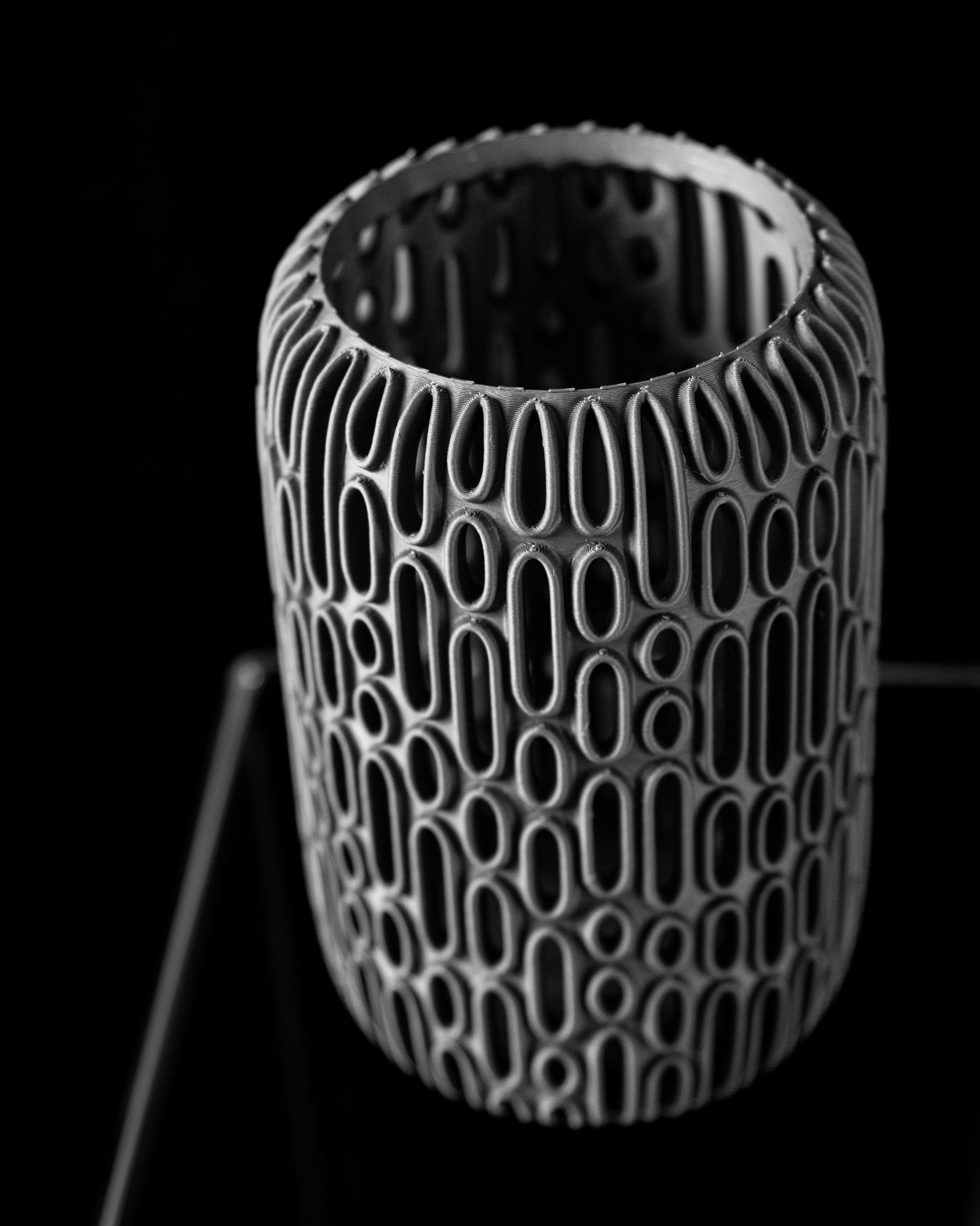 Breach Flower Vase – Durchbrochene Moderne Blumenpracht