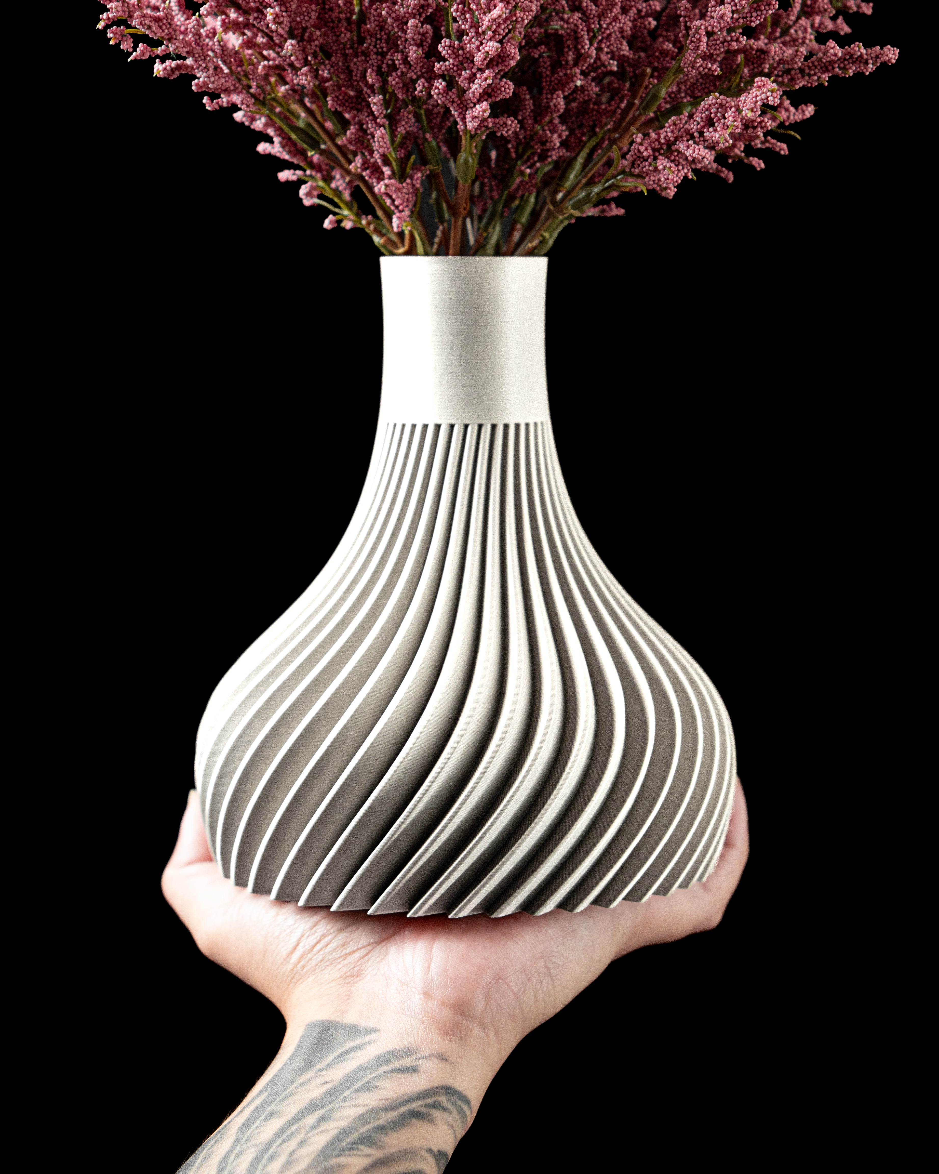 Ridged Flower Vase – Gekerbte Moderne Blumenpracht