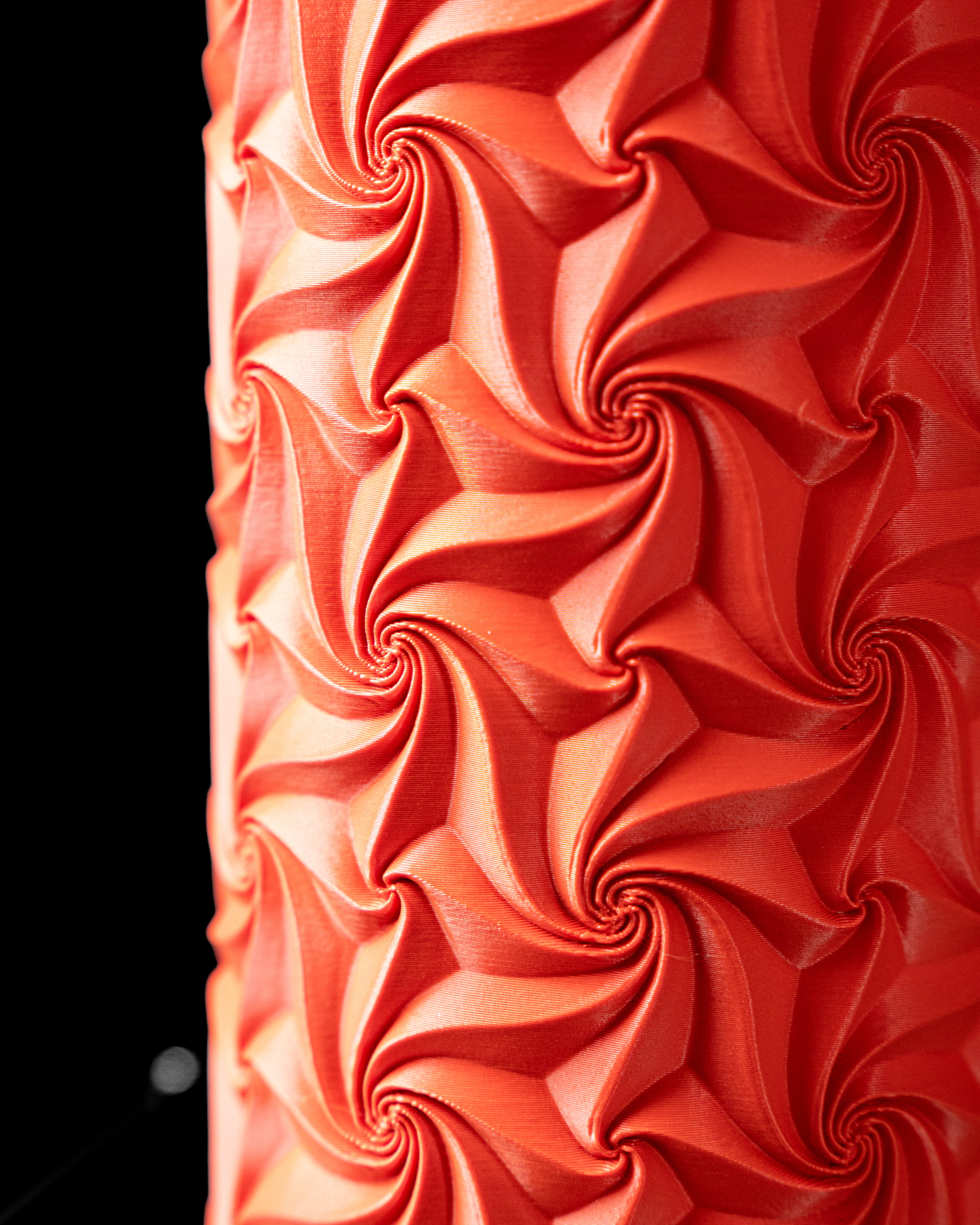 Swirl Flower Vase – Wirbelnde Moderne Blumenpracht