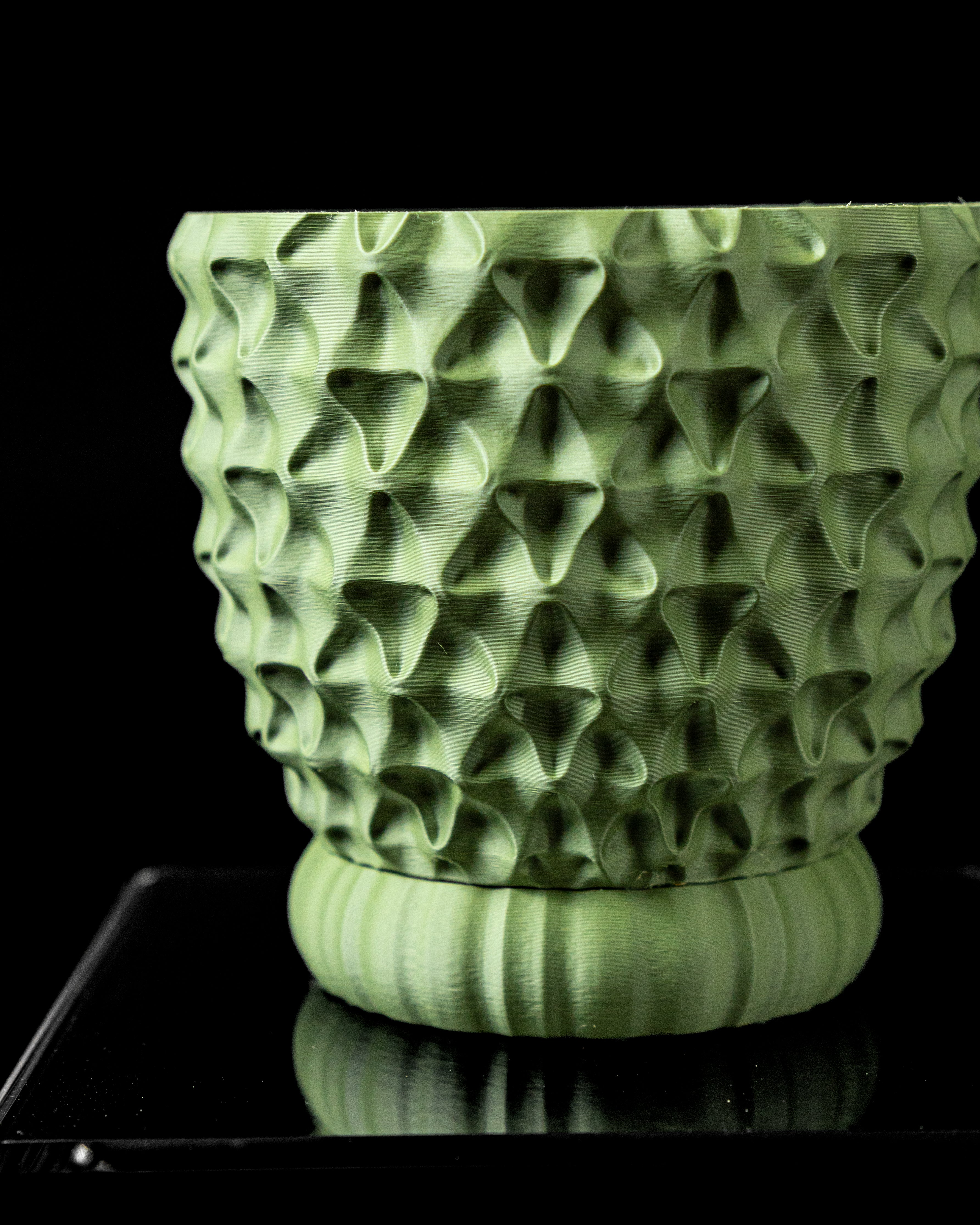 Tri-Wave Planter Vase – Dreifach-Wellige Dekoration