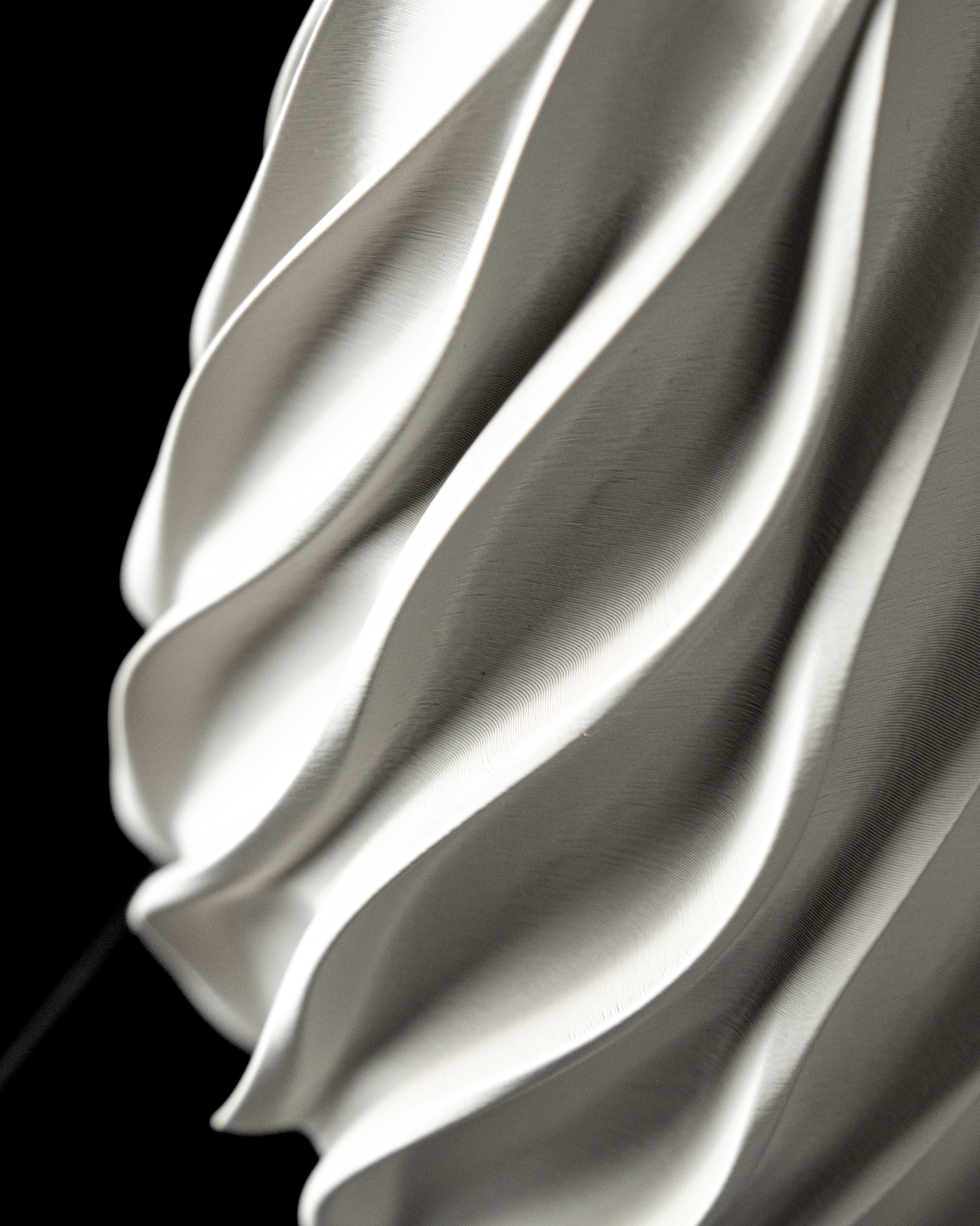 Twisted Flower Vase – Verzierte Moderne Blumenpracht