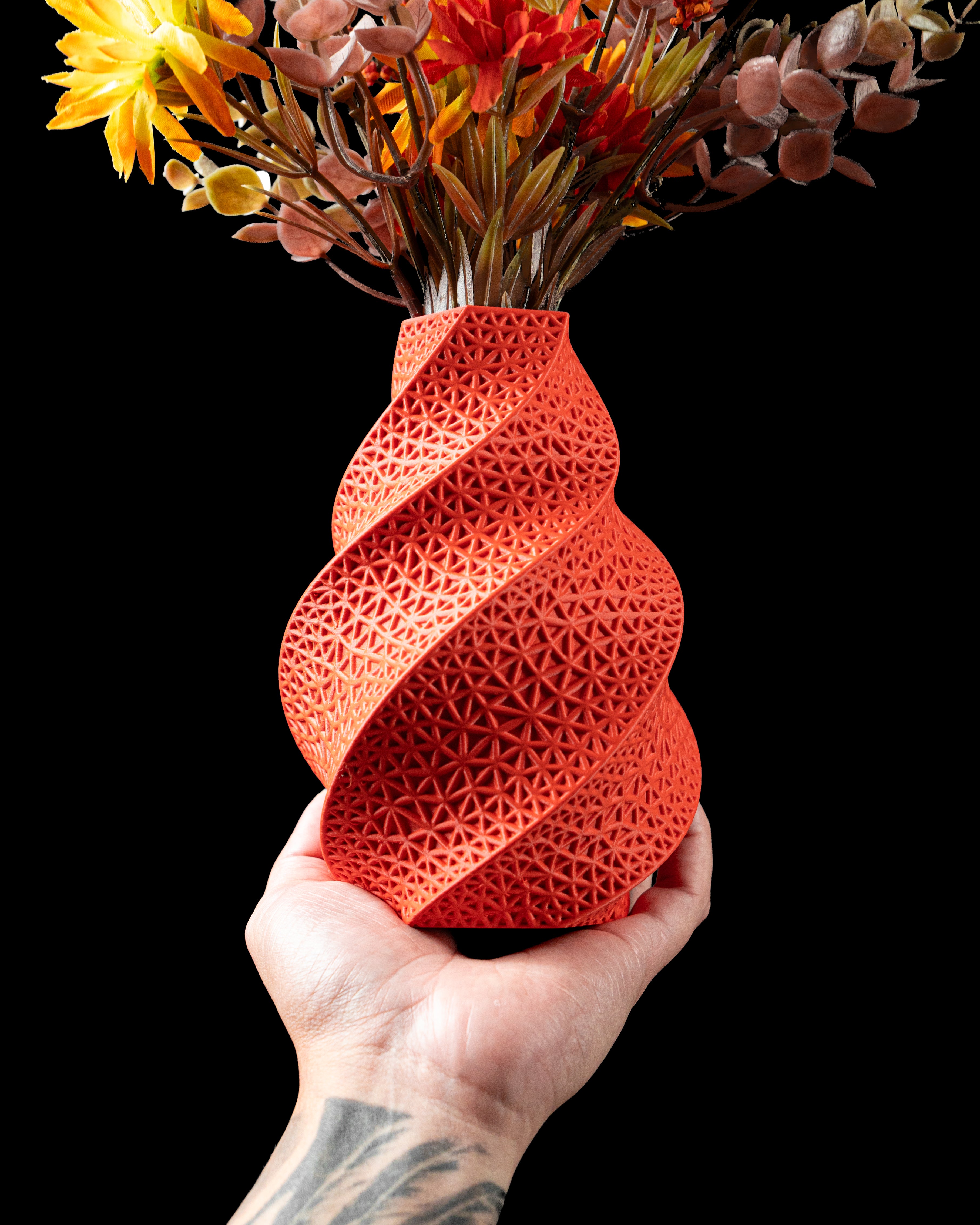 Wire Flower Vase – Drahtige Moderne Blumenpracht