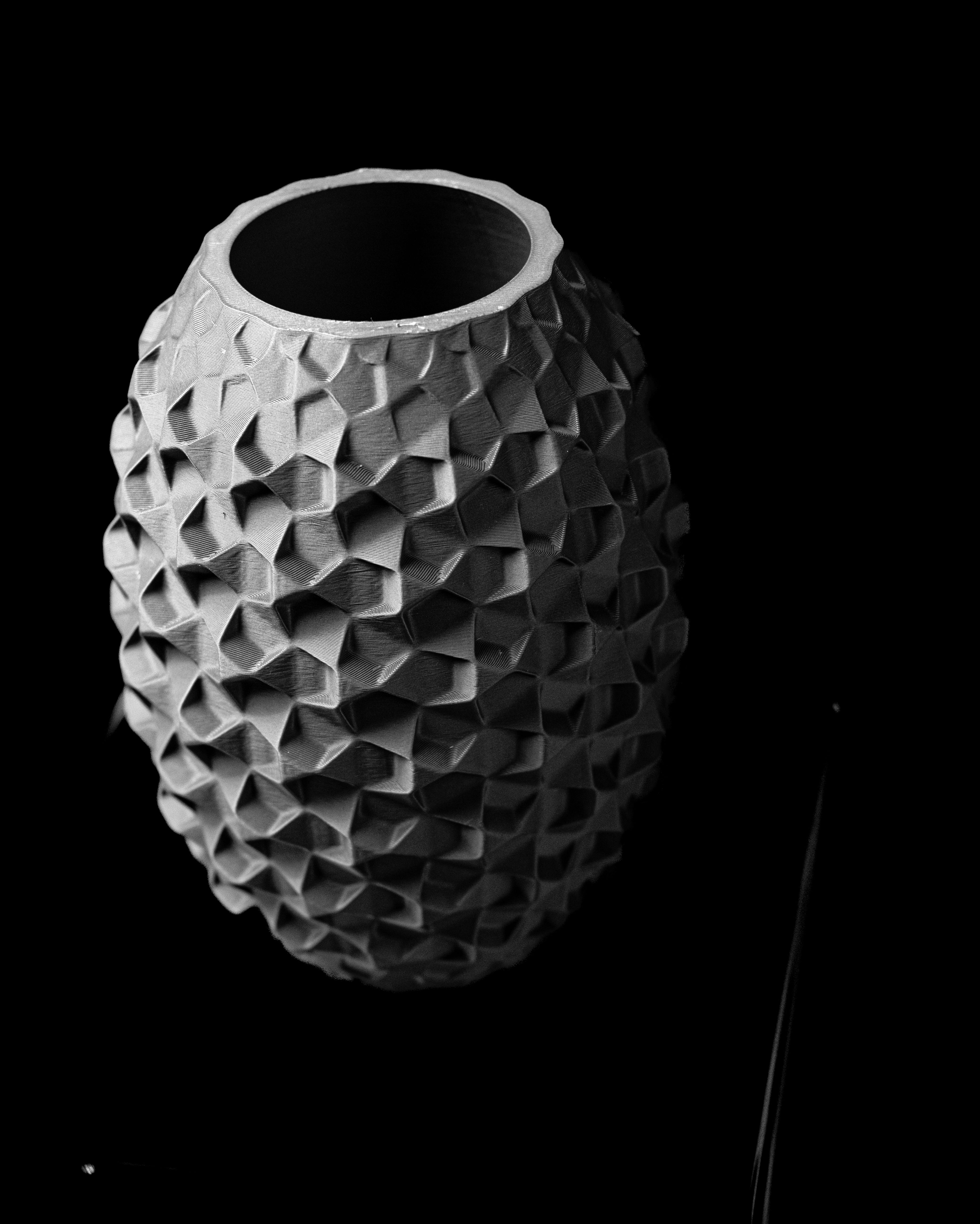 Cobble Flower Vase – Steinige Moderne Blumenpracht