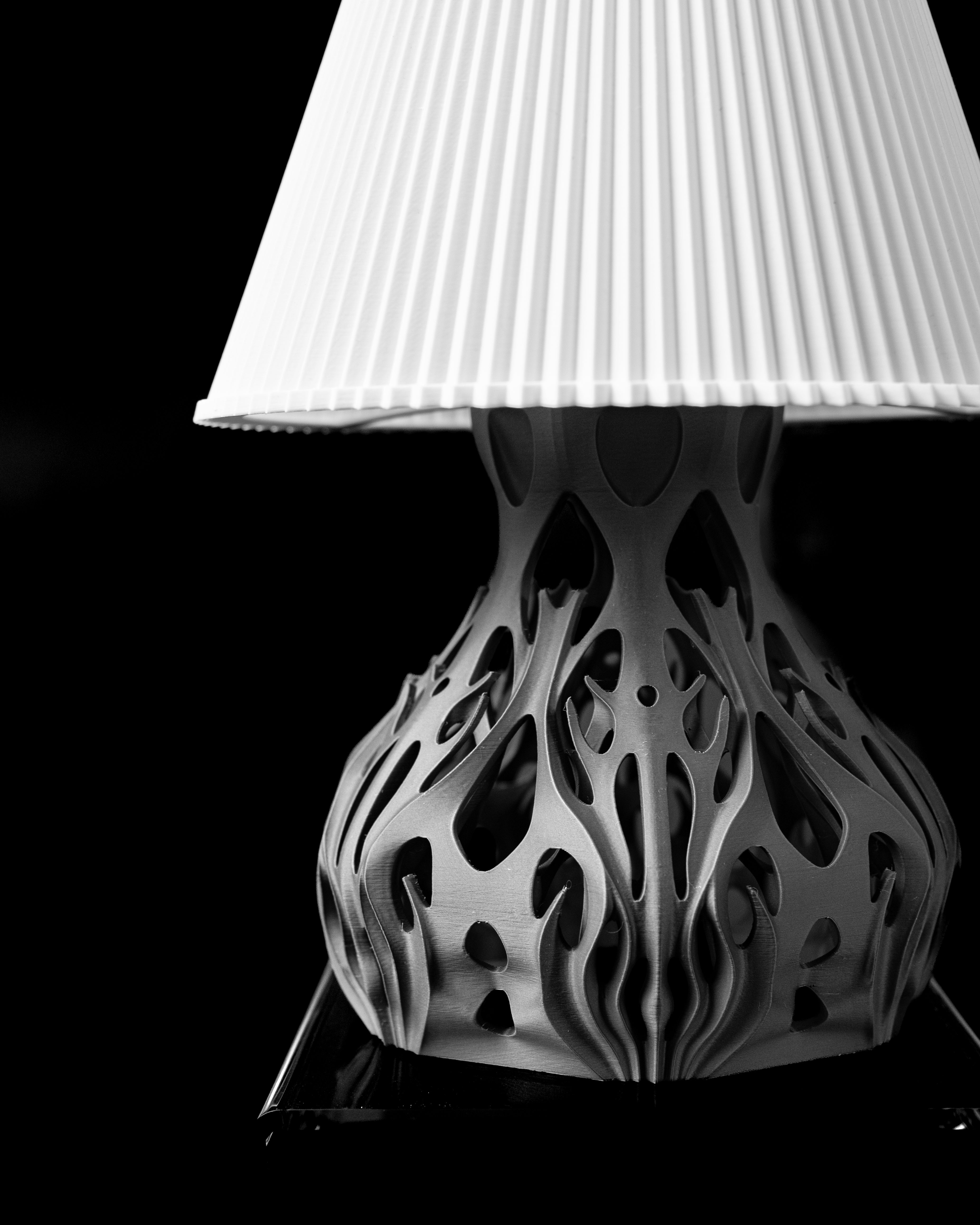 Flutter Table Lamp 02 – Flatternde Moderne Beleuchtung