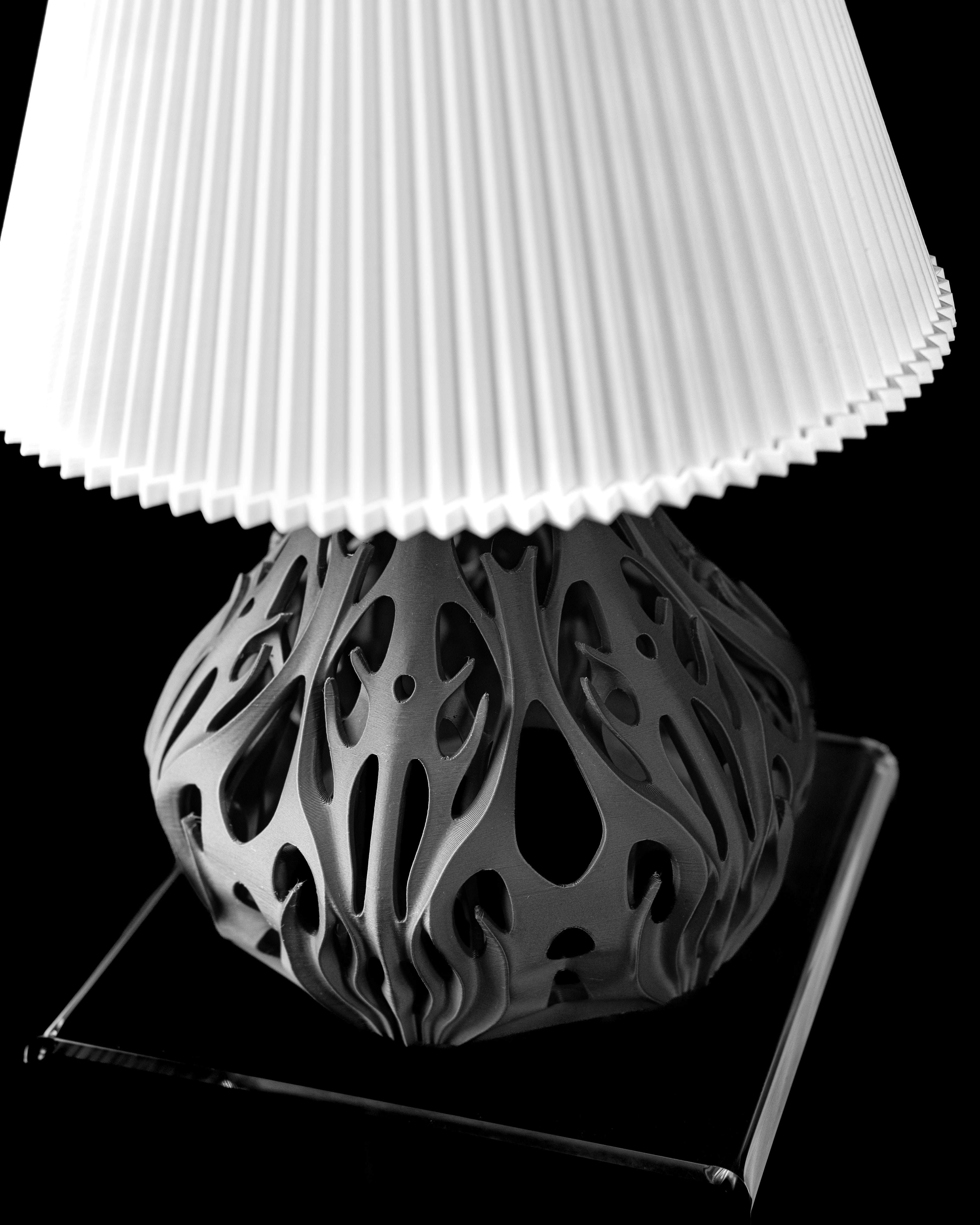 Flutter Table Lamp 02 – Flatternde Moderne Beleuchtung