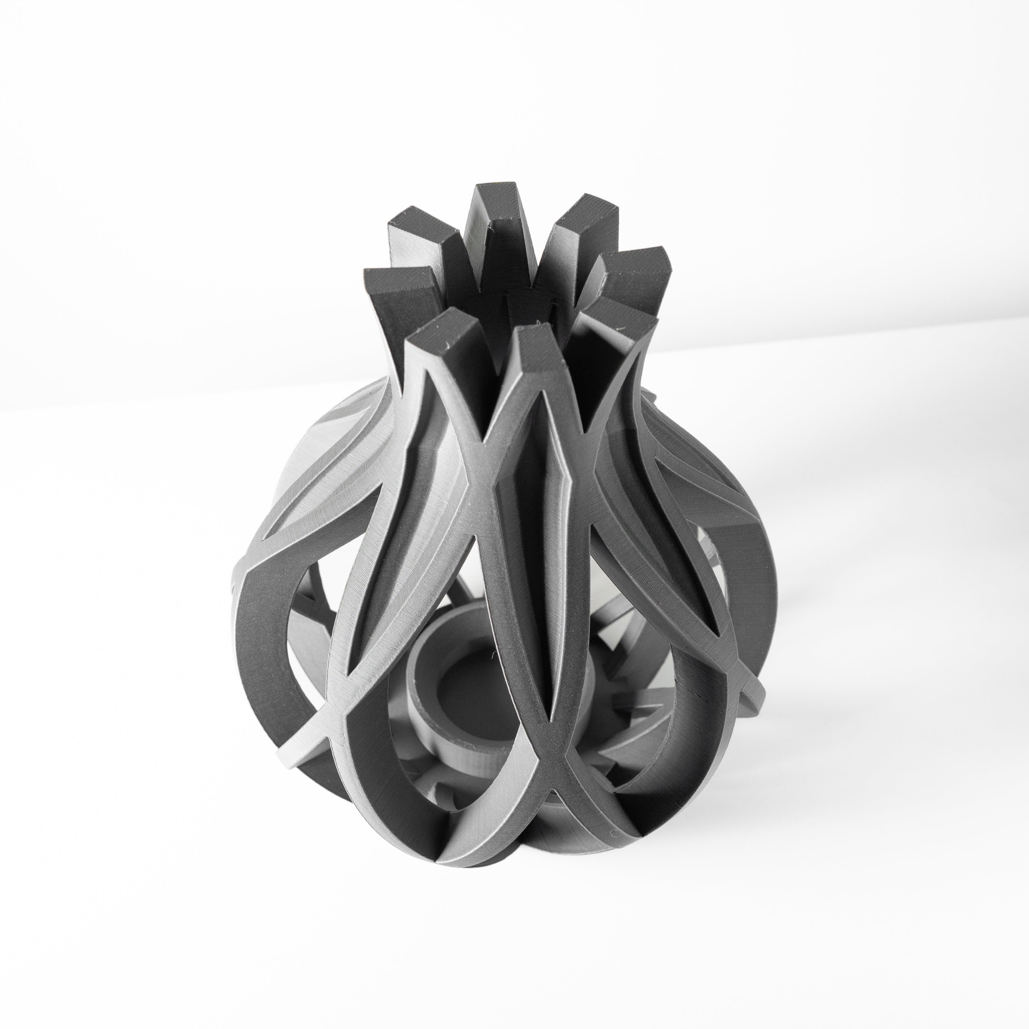 Oukan Vase – Exotische Moderne Blumenpracht