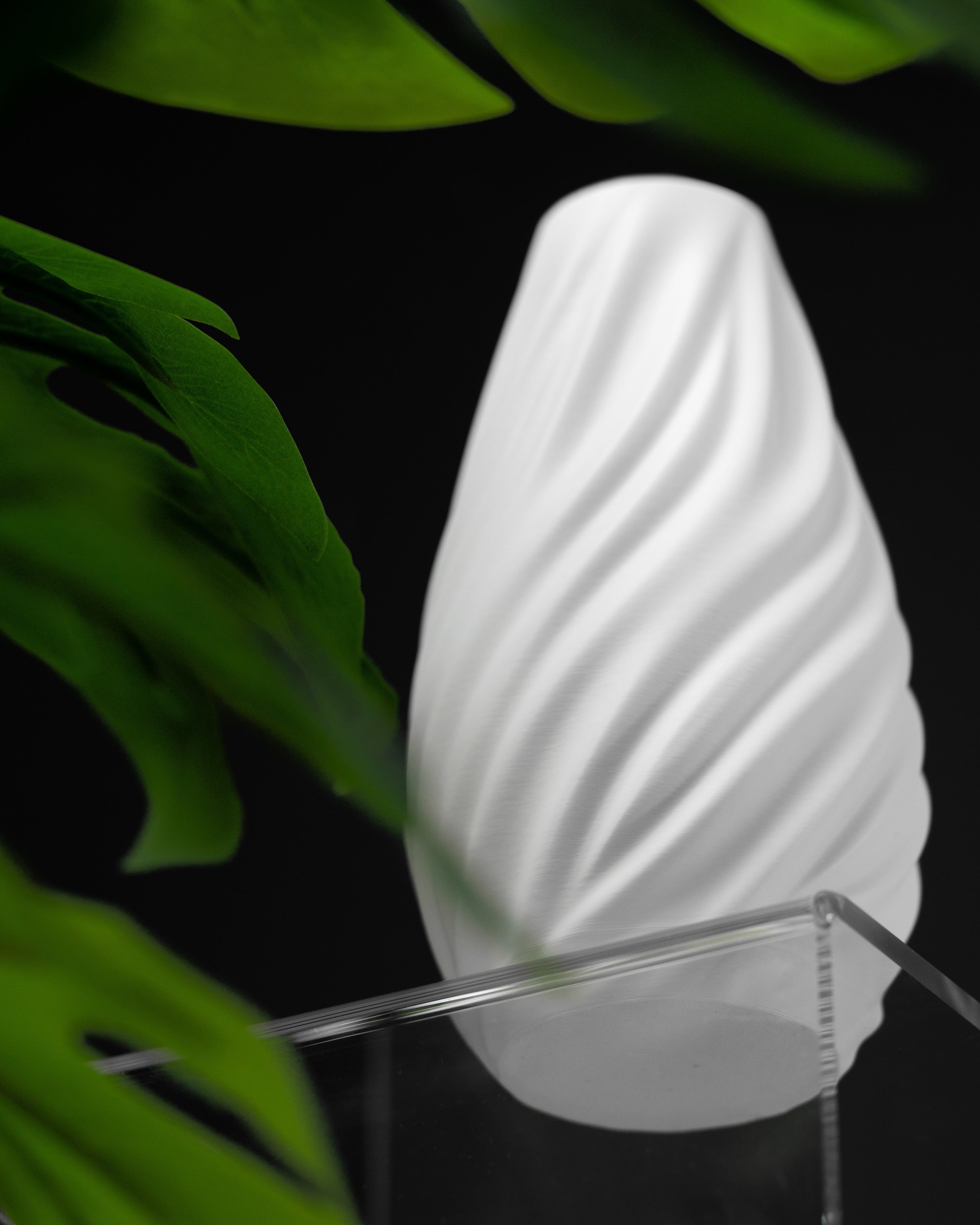 Wave Flower Vase – Wellenartige Moderne Blumenpracht