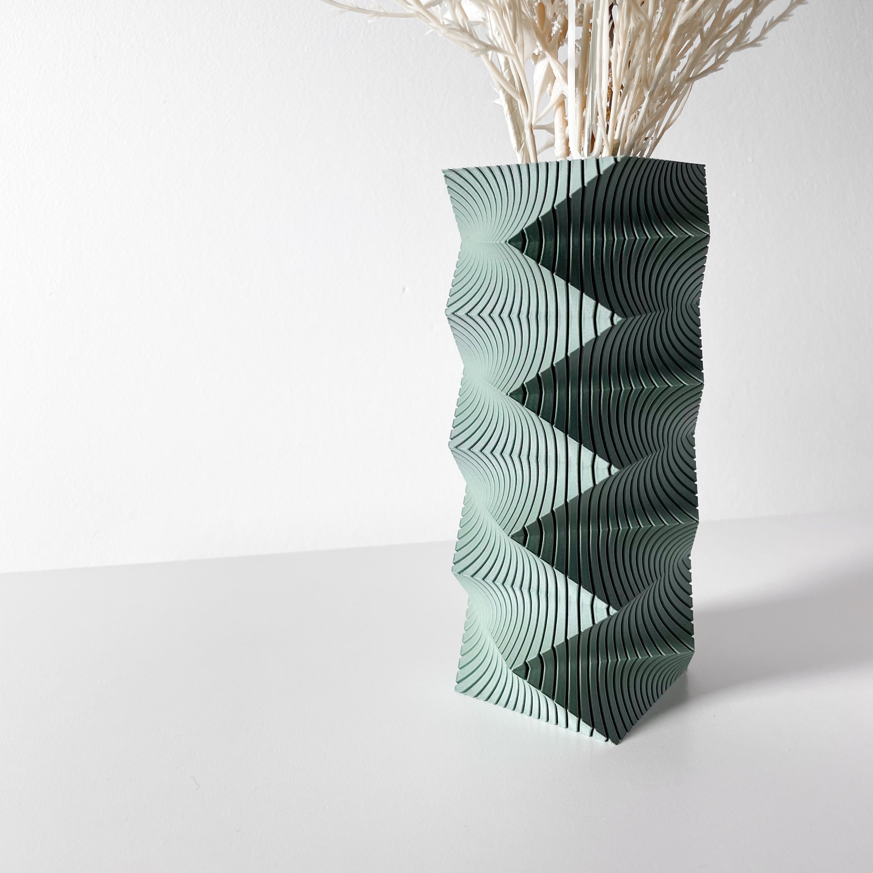 Anio Vase – Lebhafte Moderne Blumenpracht