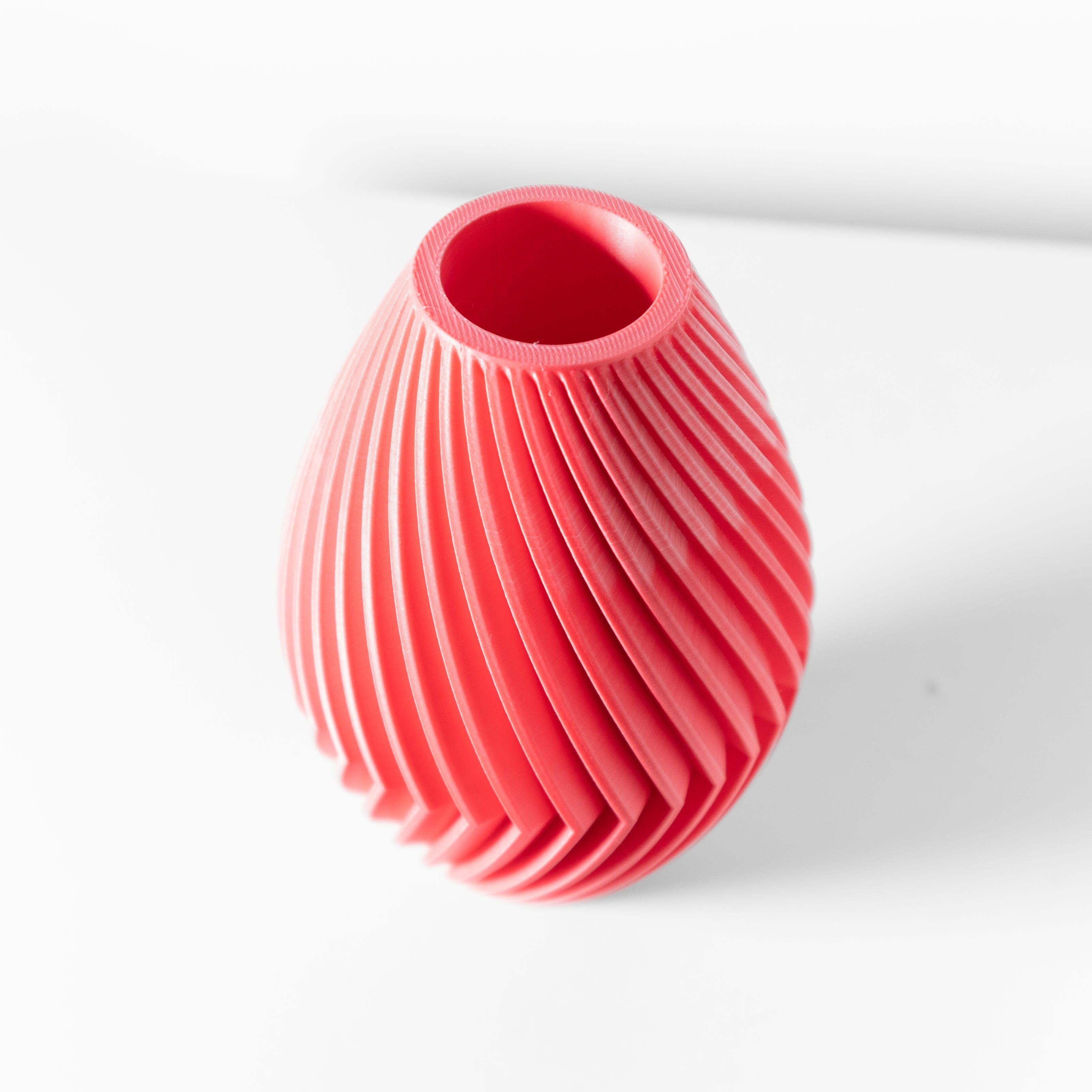 Soko Vase – Lebendige Moderne Blumenpracht