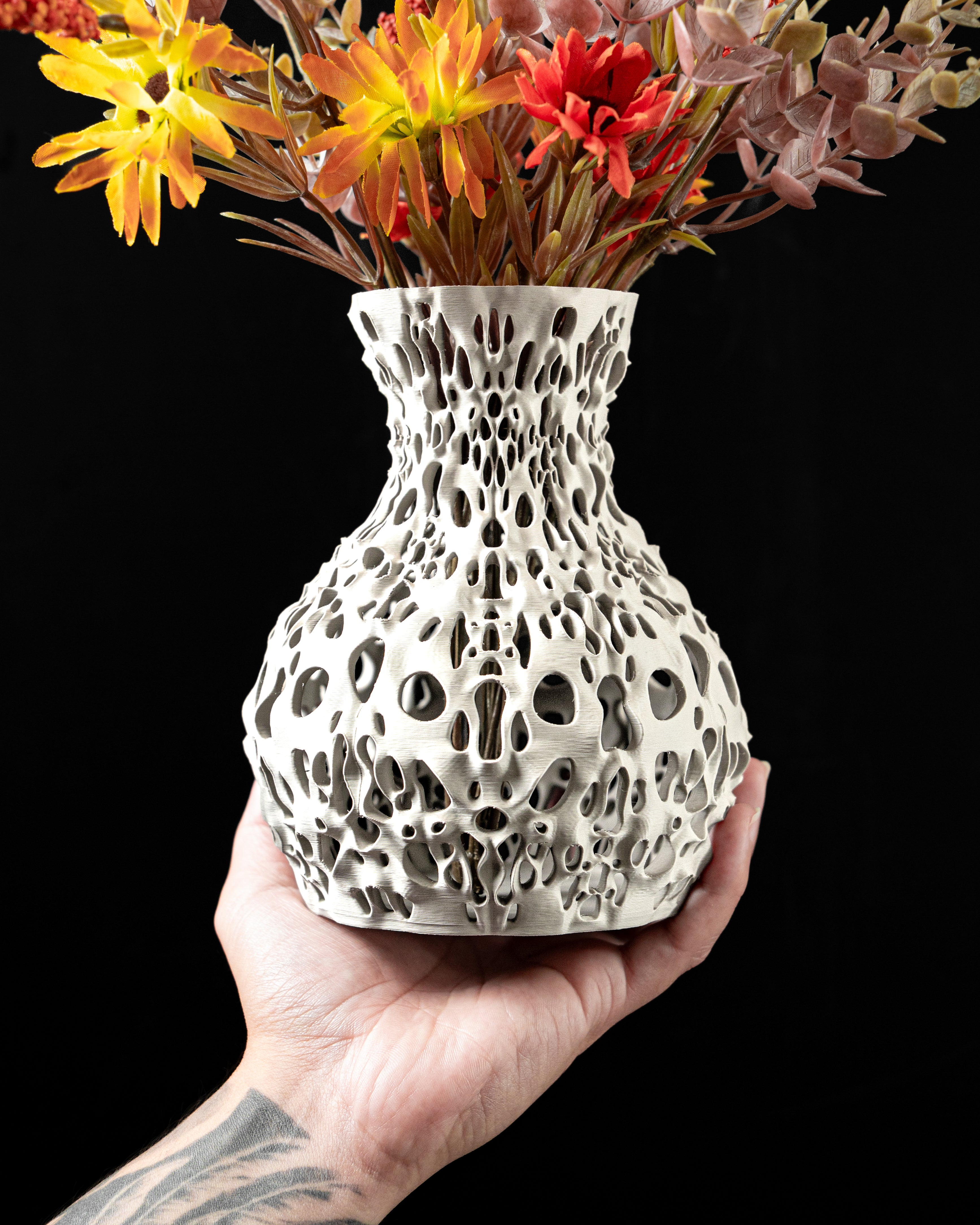 Spotted Flower Vase – Gefleckte Moderne Blumenpracht