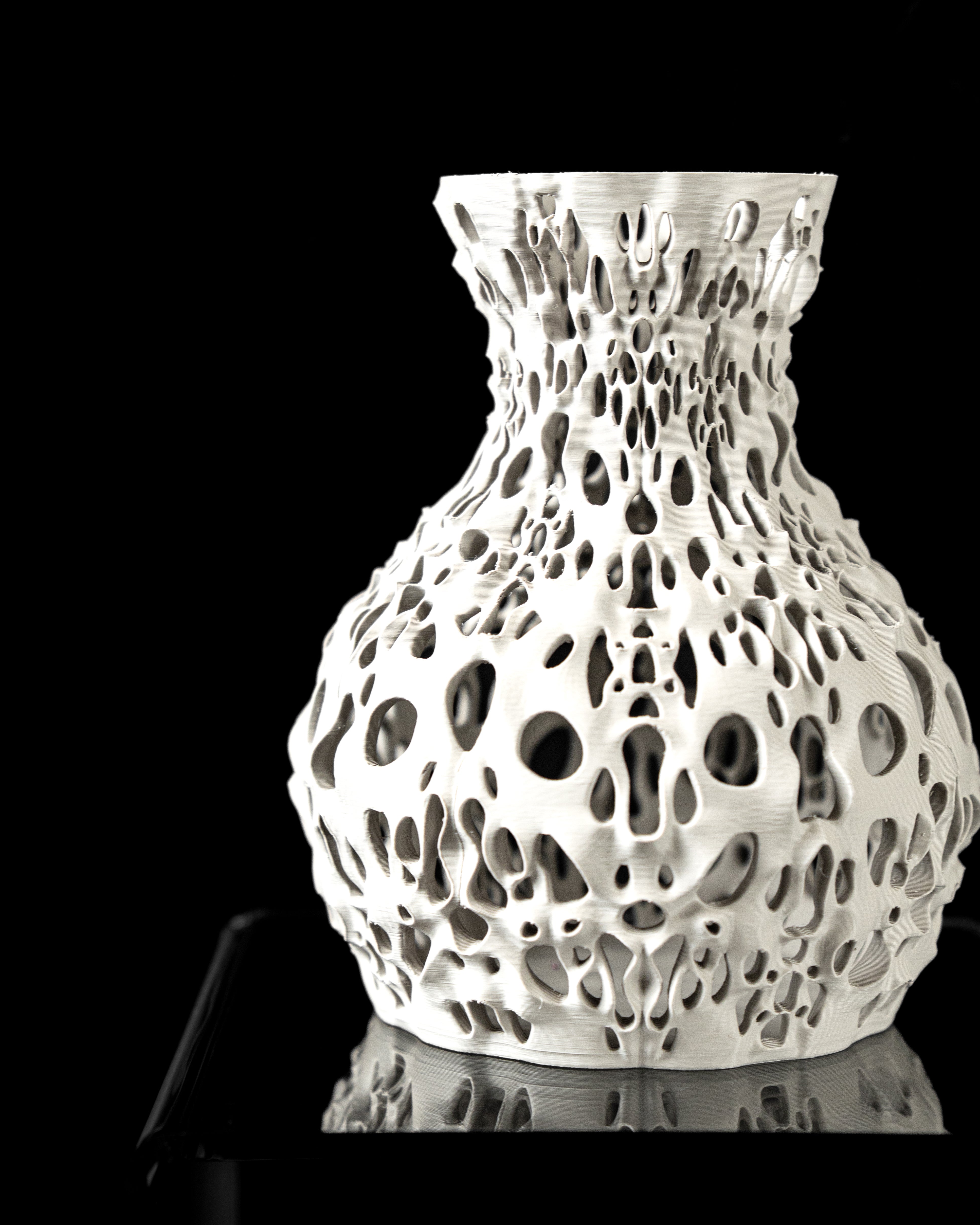 Spotted Flower Vase – Gefleckte Moderne Blumenpracht