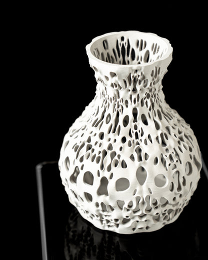Spotted Flower Vase – Gefleckte Moderne Blumenpracht