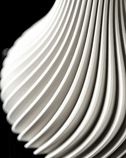 Ridged Flower Vase – Gekerbte Moderne Blumenpracht