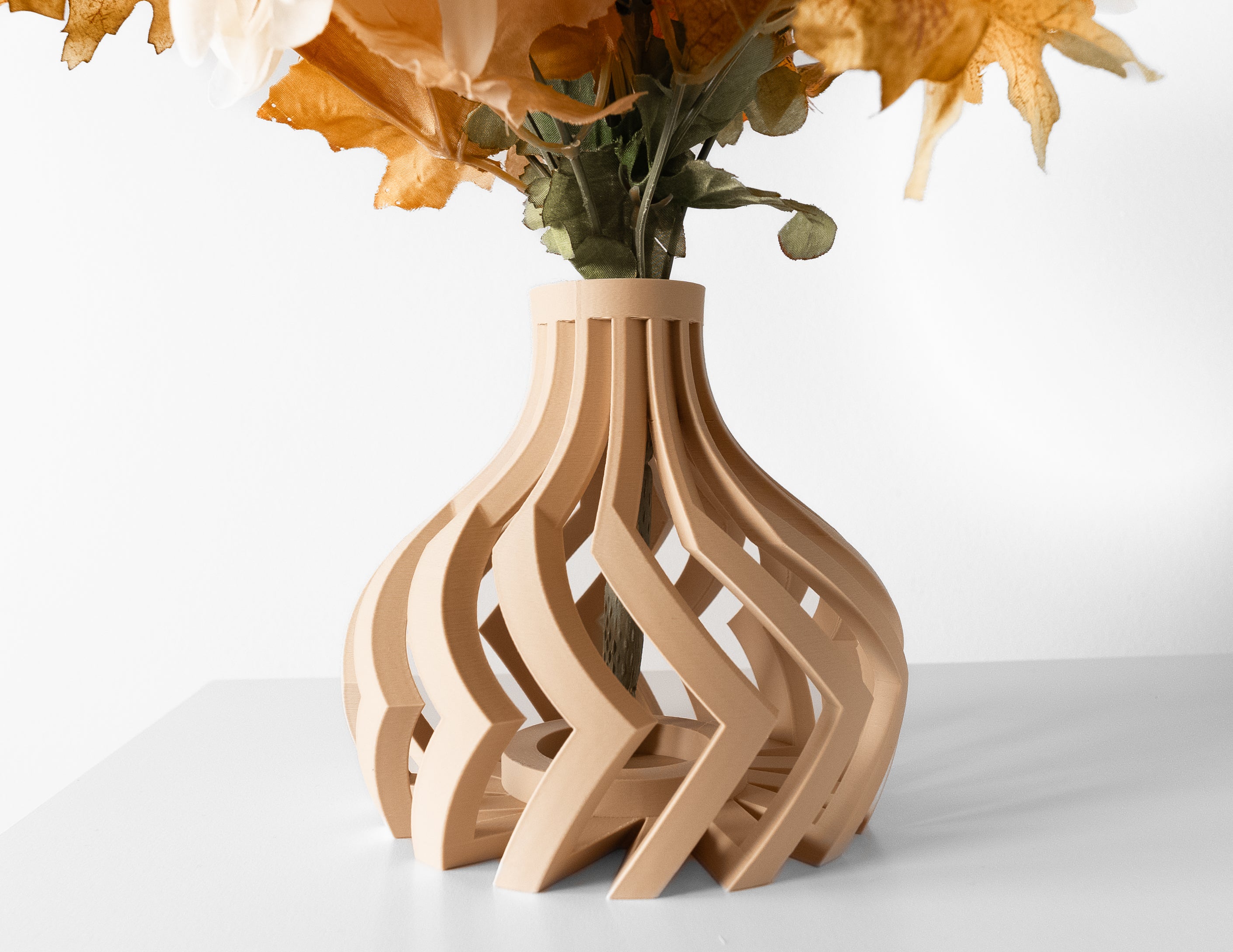 Lovi Short Vase – Zarte Moderne Blumenpracht