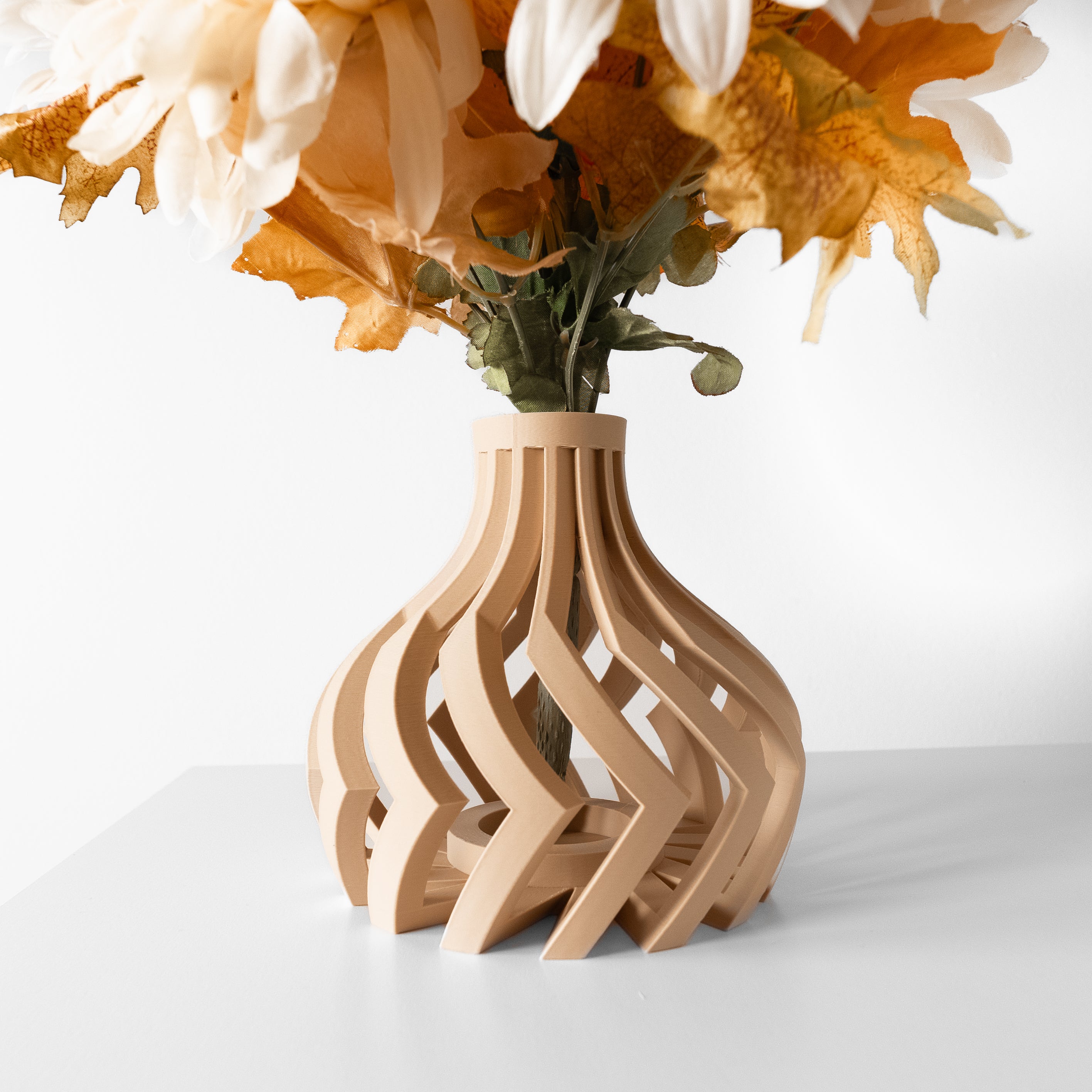 Lovi Short Vase – Zarte Moderne Blumenpracht