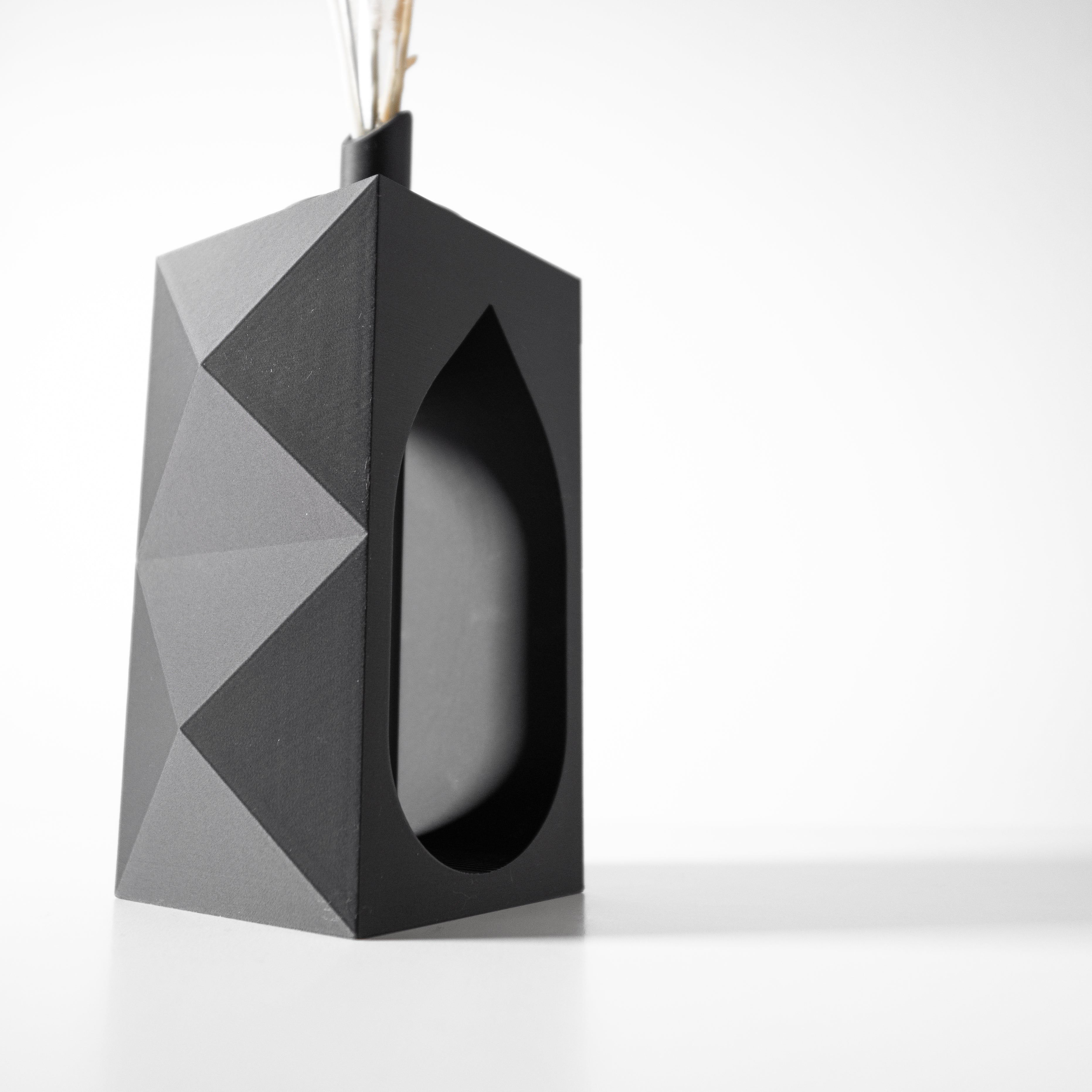 Lati Vase – Leichte Moderne Blumenpracht