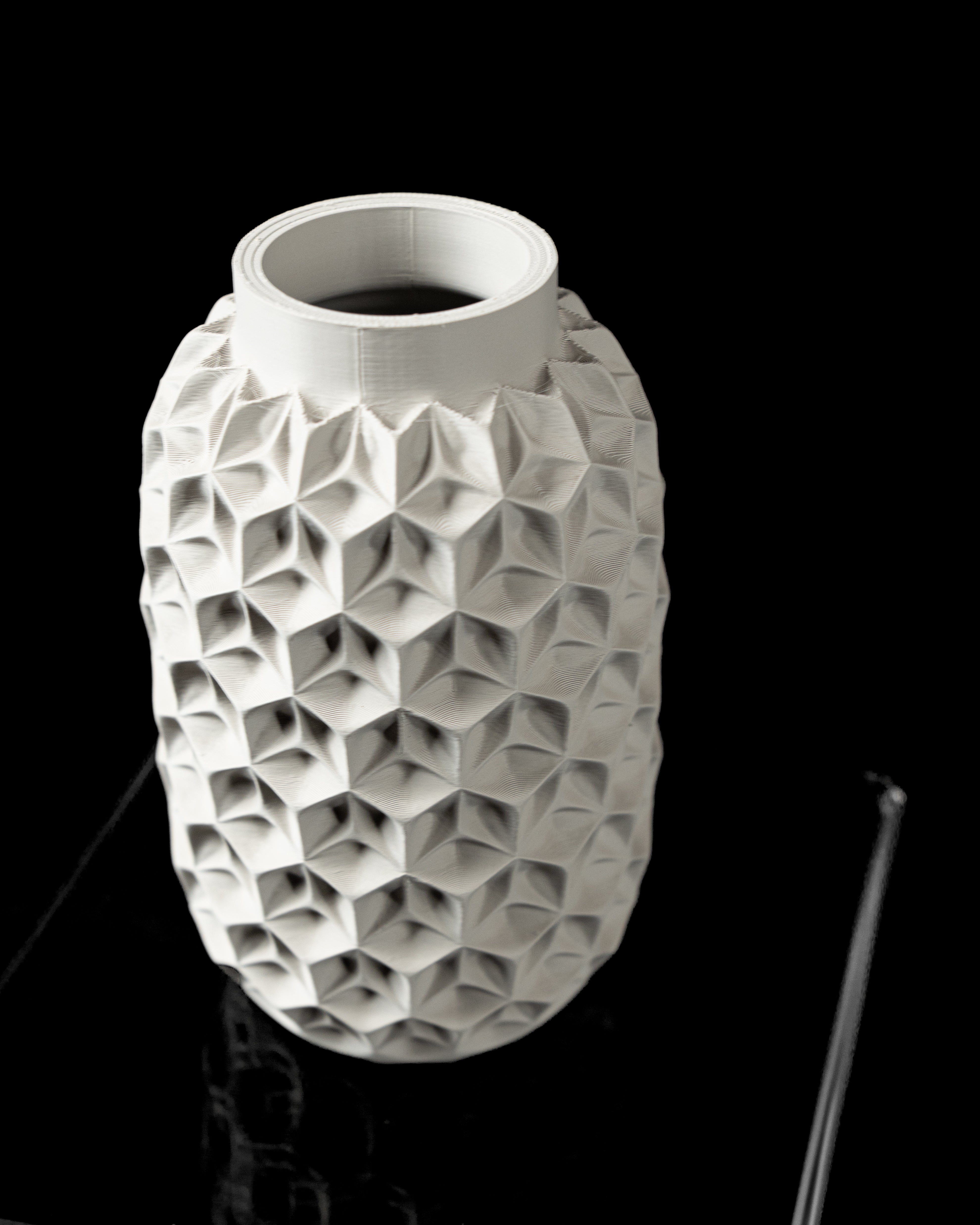 Trihex Vase – Geometrische Moderne Blumenpracht