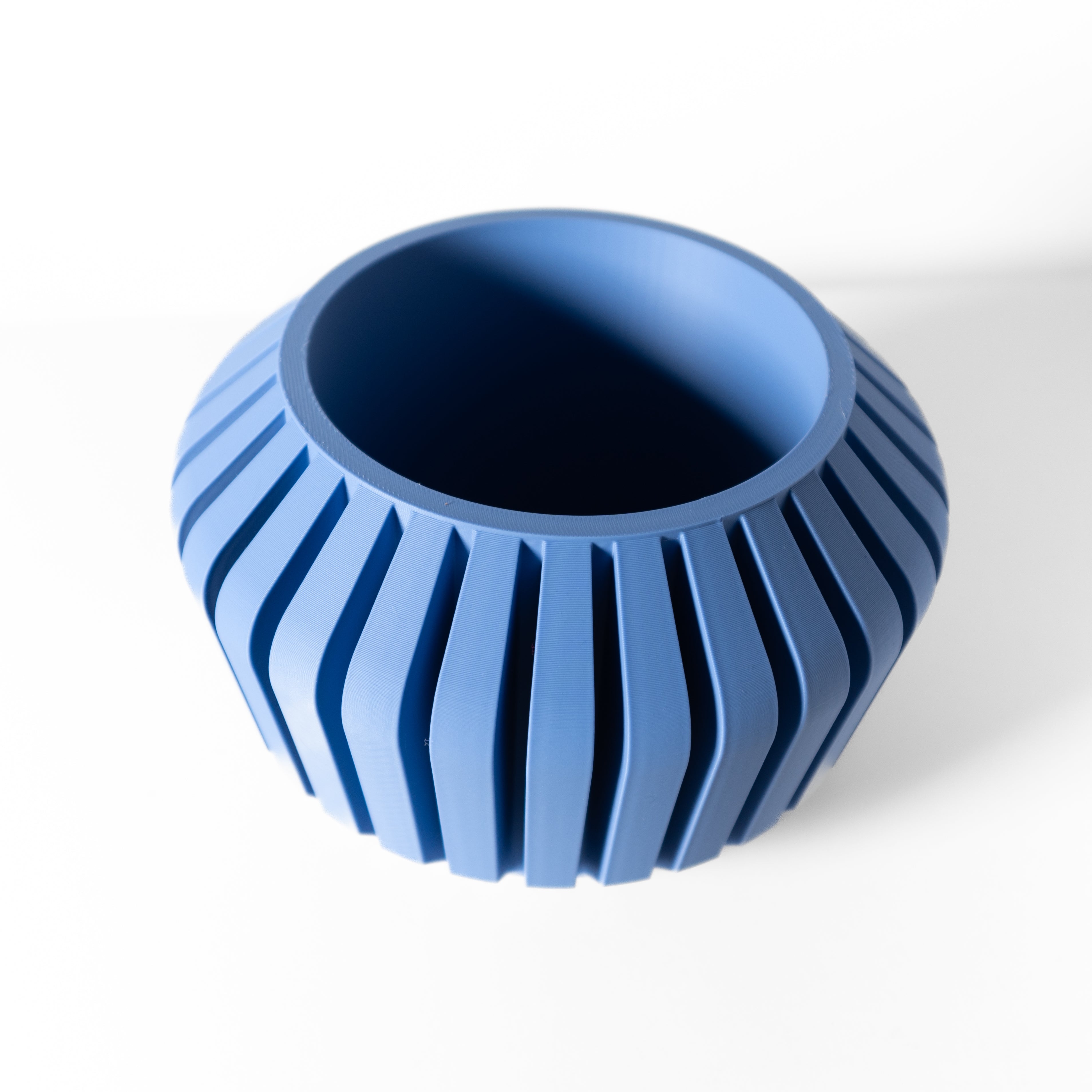 Vaki Planter Vase mit Ablauf – Lebendige Pflanzdekoration