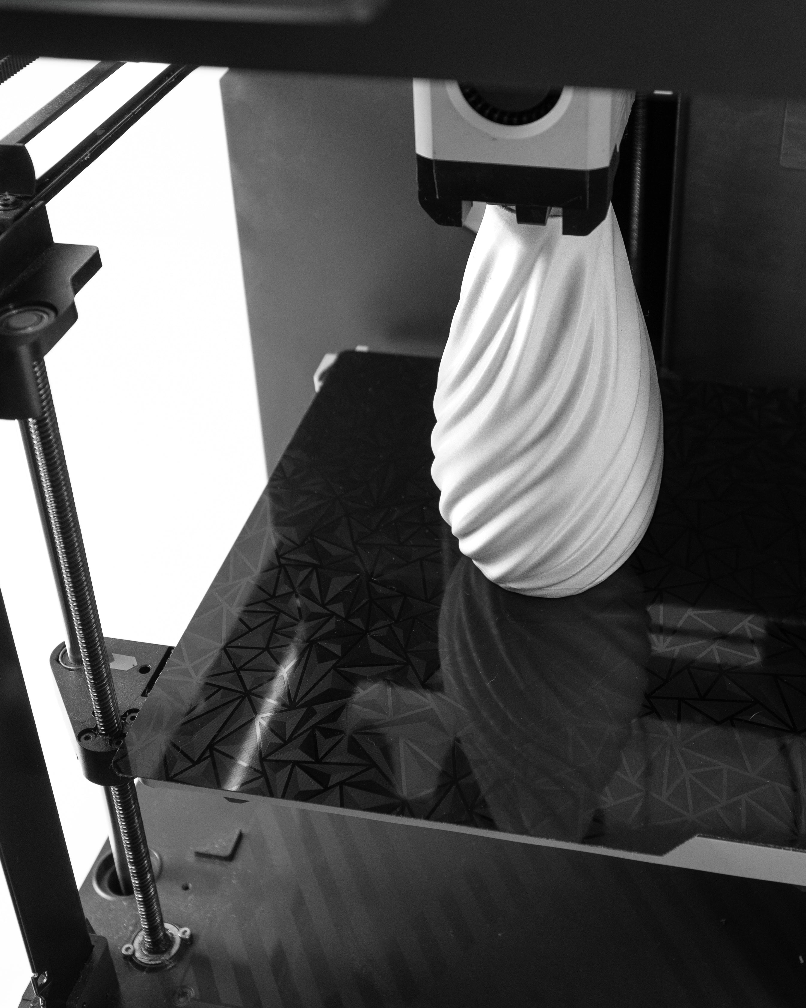 Wave Flower Vase – Wellenartige Moderne Blumenpracht