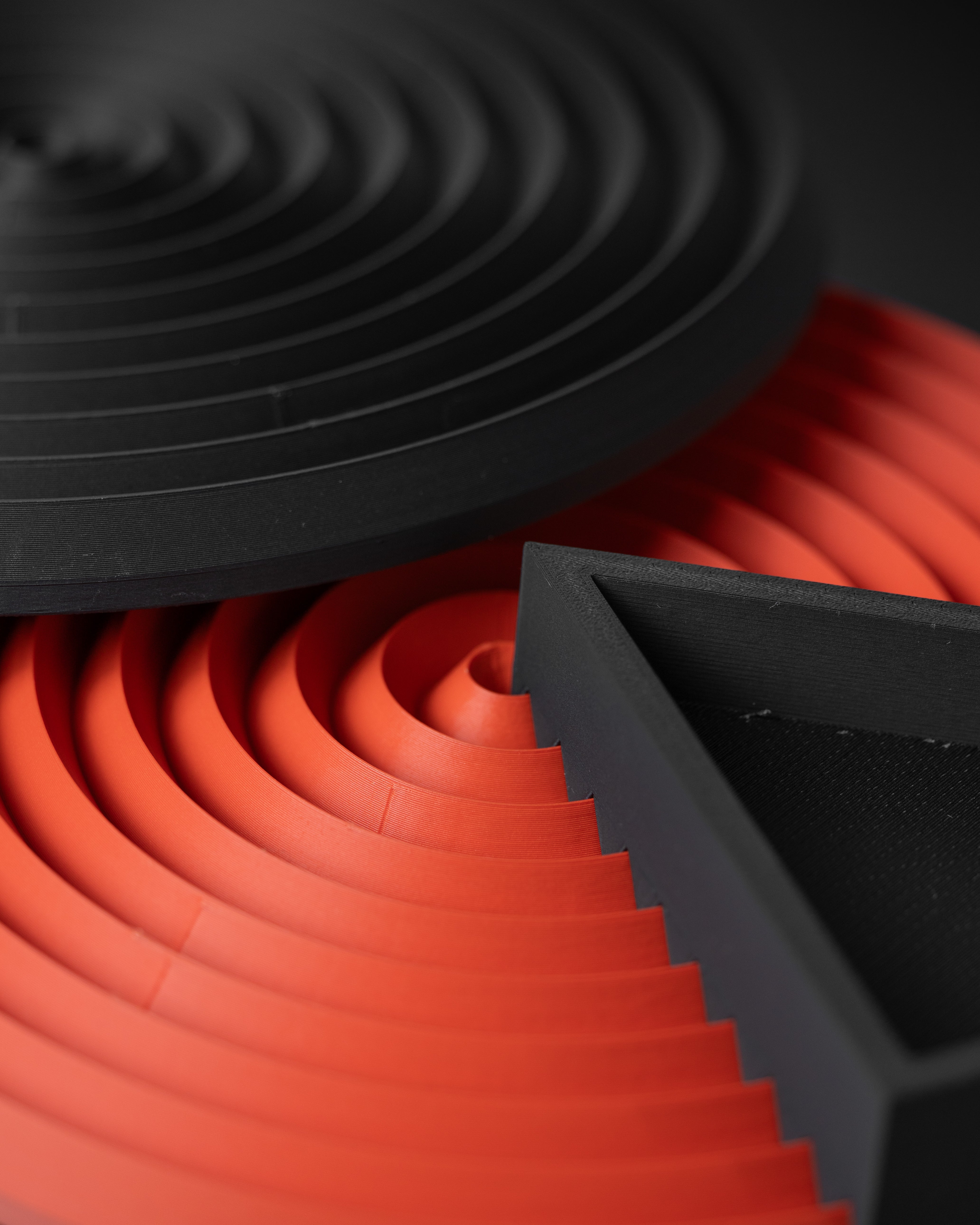 Wave Tray mit Behälter – Dynamische Aufbewahrung