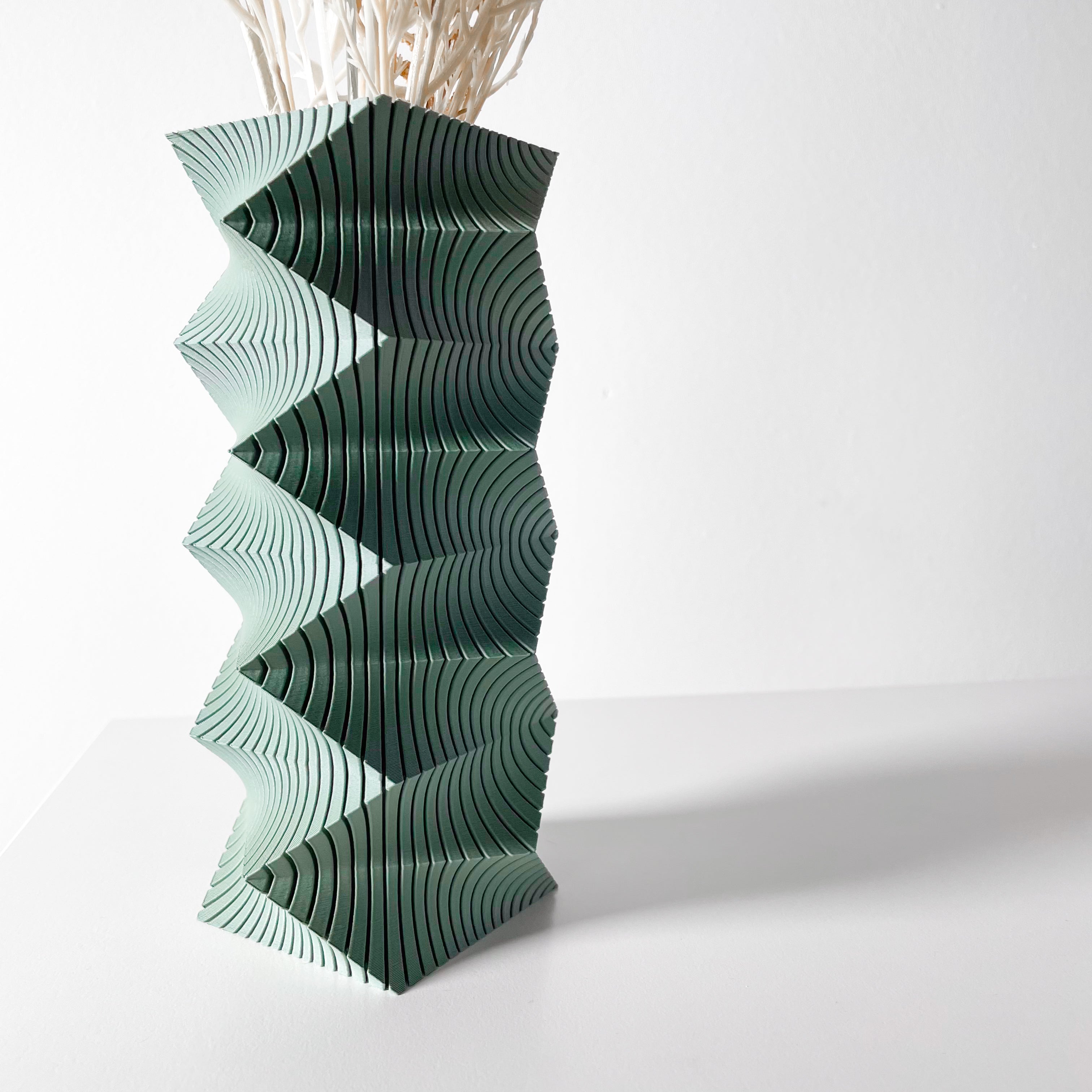 Anio Vase – Lebhafte Moderne Blumenpracht