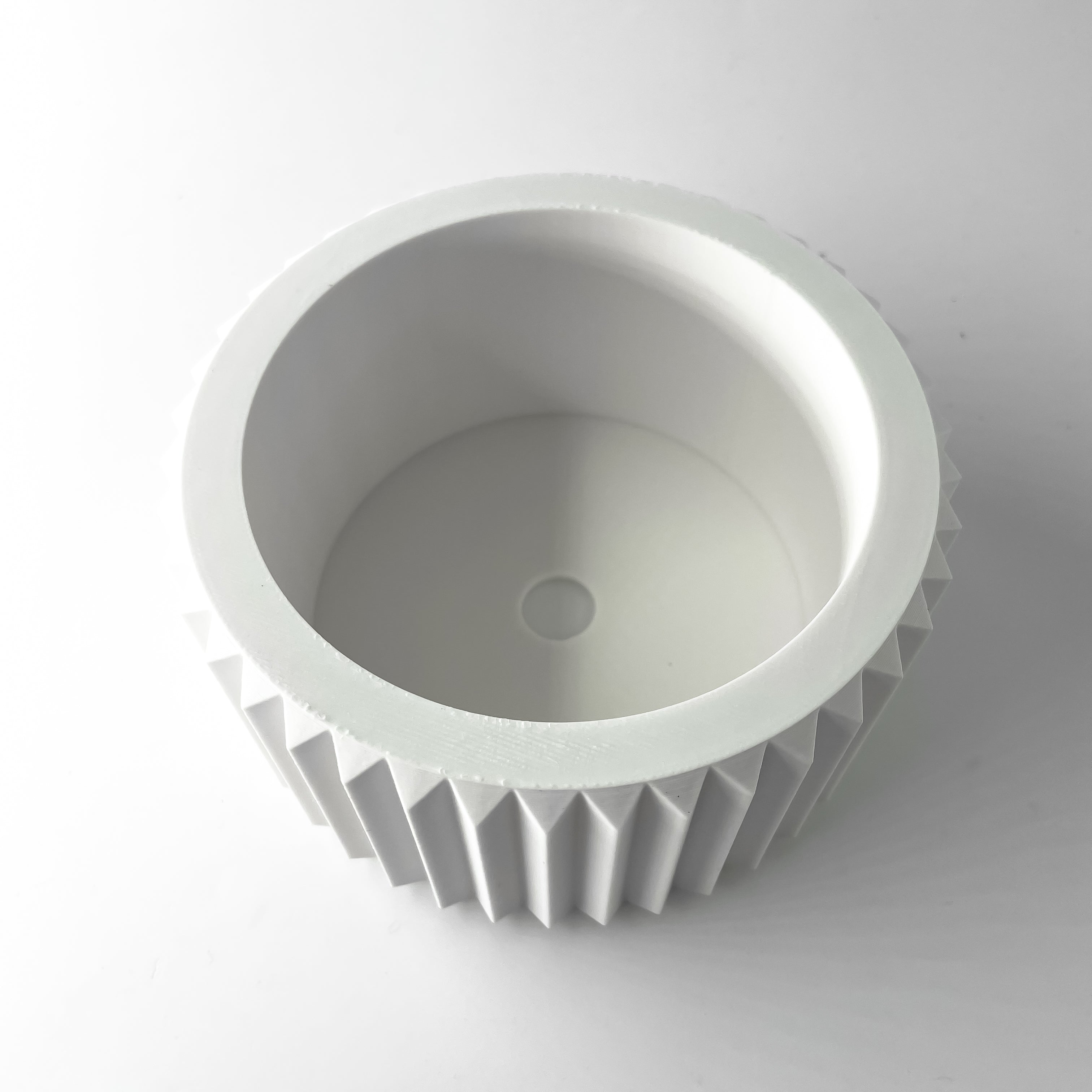 Rilas Planter Vase mit Ablauf – Ruhige Pflanzdekoration