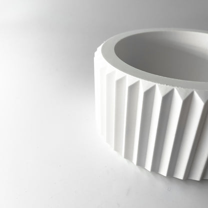 Rilas Planter Vase mit Ablauf – Ruhige Pflanzdekoration