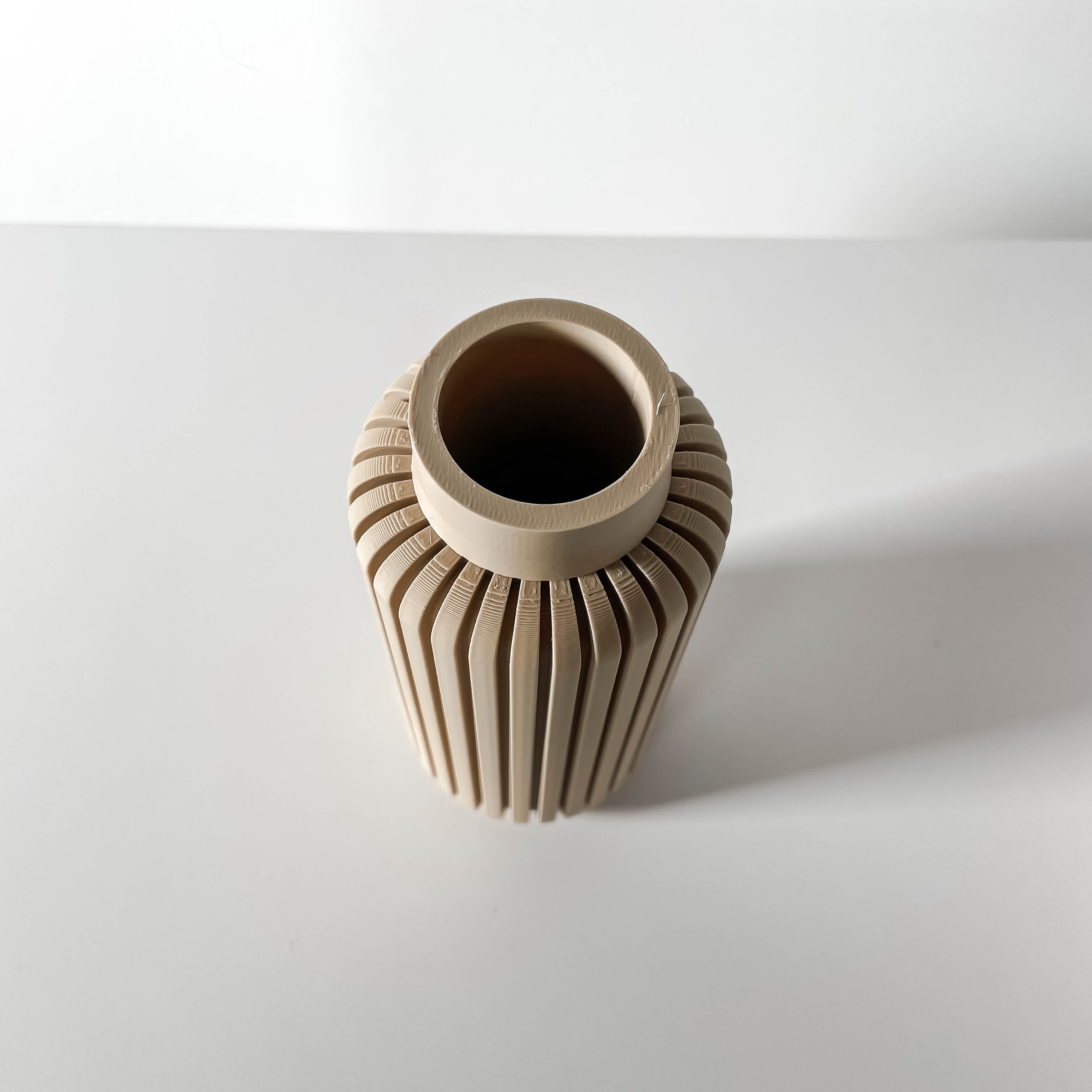 Yuso Vase – Fließende Moderne Blumenpracht